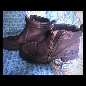 Ariat Barnyard sidezip boots size 9.5